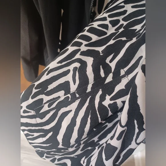 Chicos Reversible Jacket Black And White - Picture 4 of 5